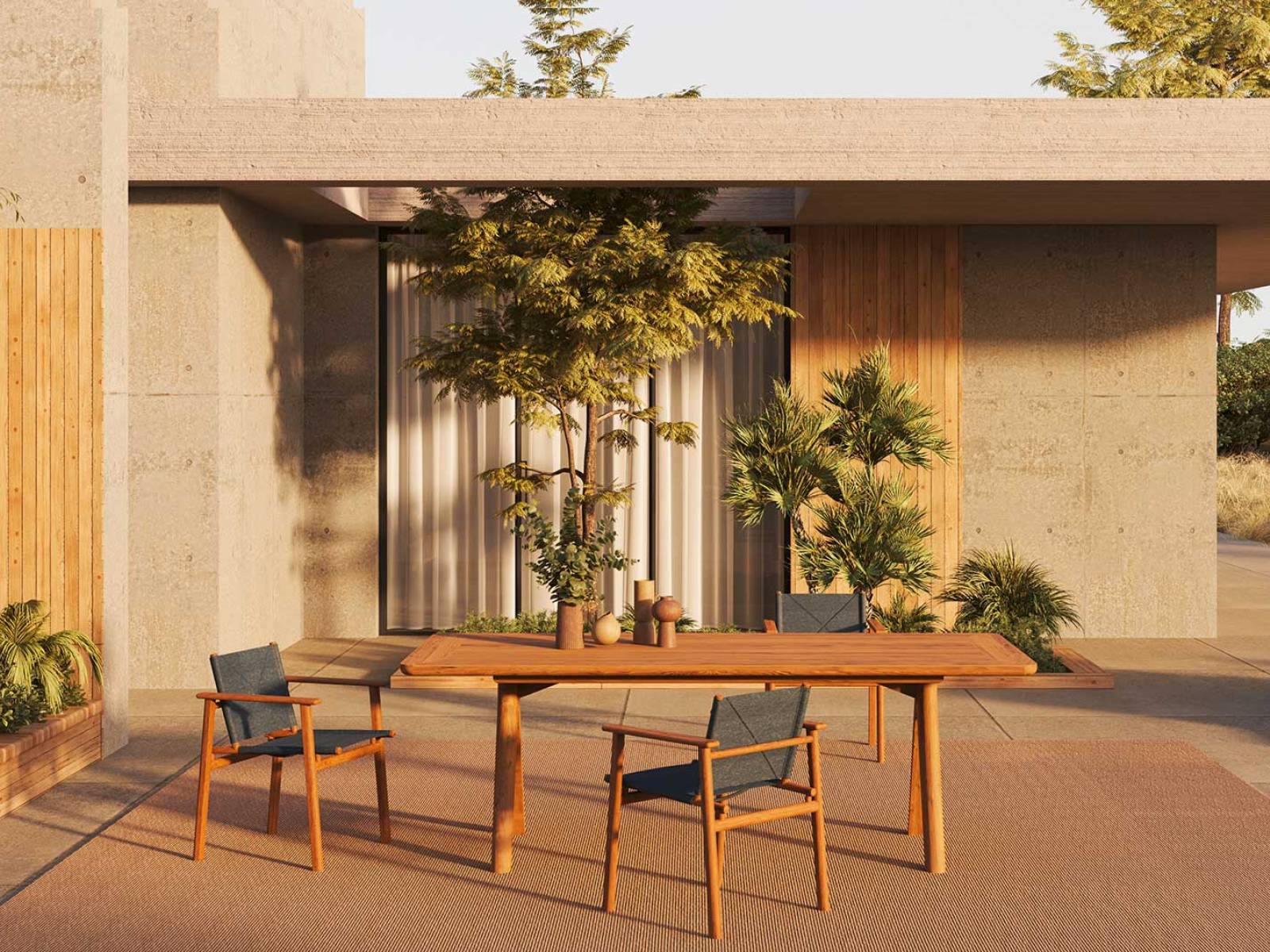 Seine reduzierte, materialsparende Form und nur 5 Kilogramm machen den Sessel «Tennis Match» von Kurt Ranger zum Leichtgewicht. Wie sein verstellbarer Vorgänger von 1990 überzeugt er durch wetterfestes Textilgewebe auf Teakholz – ein Materialmix von mediterranem Flair. Im Bild mit Tisch «Dario». FISCHER MÖBEL.