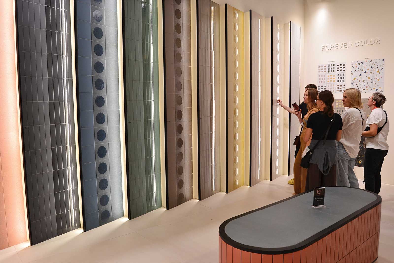 An der Cersaie erlebbar: Die Schönheit und Harmonie von Farben und Kombinationen sind wesentliche Elemente für die Schaffung eines hochwirksamen Raums.
