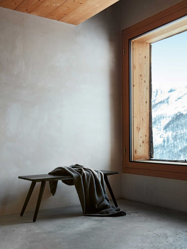Klassische Schweizer Bauernmöbel haben viele Qualitäten – ihre Ausstrahlung passt aber nicht unbedingt zum zeitgemässen Interior Design. Anders ist das, wenn die Klassiker von Studio Seitz re-interpretiert wurden.