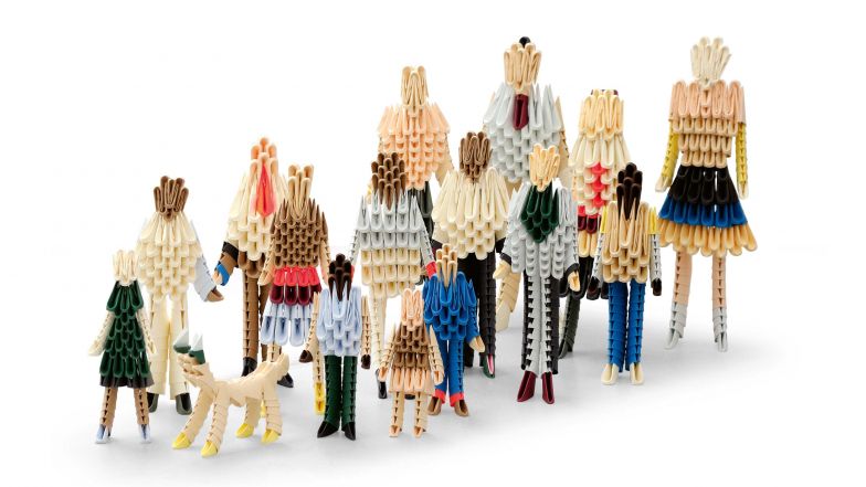 Schon wenige Wochen, nachdem sie im HAY-Store in Kopenhagen verkauft wurden, dürften die Origami-Figuren zu Sammlerpreisen gehandelt worden sein – waren doch alle 200 Exemplare bereits innert weniger Stunden verkauft. Hay.