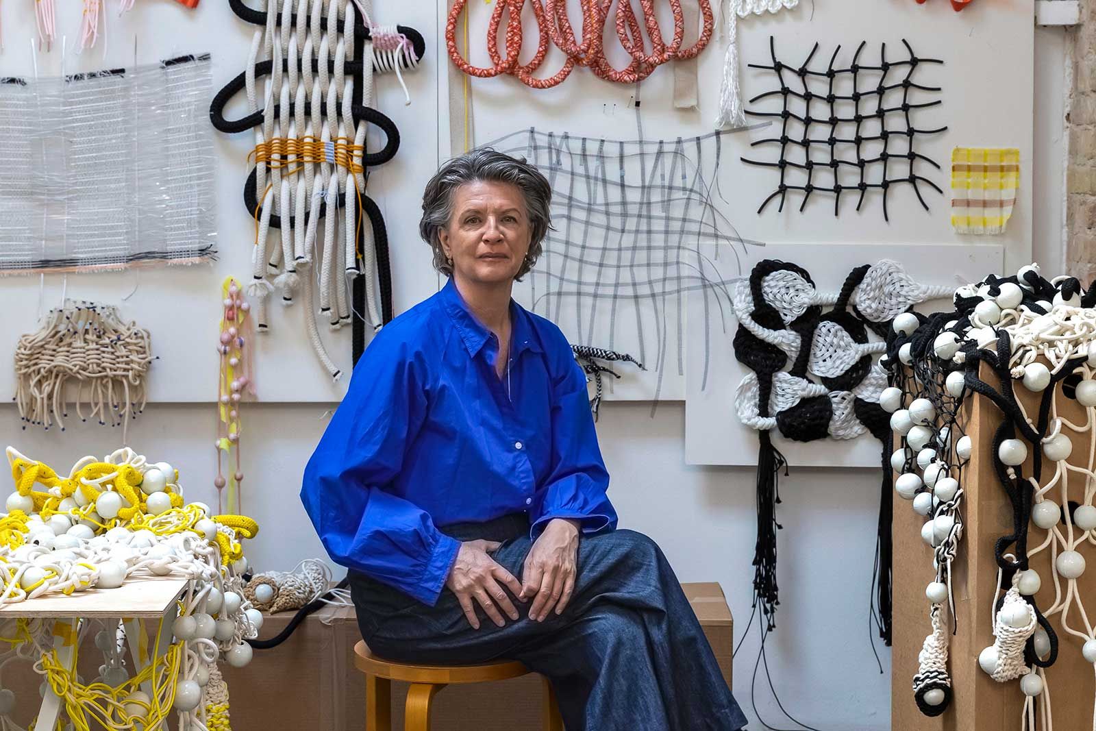 1993 eröffnete Hella Jongerius die Designfirma Jongeriuslab. In ihren Arbeiten treffen High- und Low-Tech, Tradition und Moderne produktiv aufeinander.