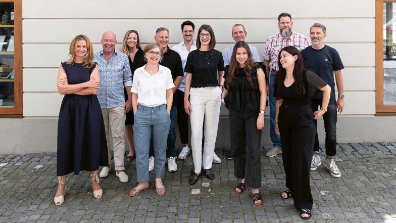 Das erfahrene Team von Innenarchitekten, Büroplanern und Monteuren gewährleistet zeitgemässe Lösungen und besten Service.