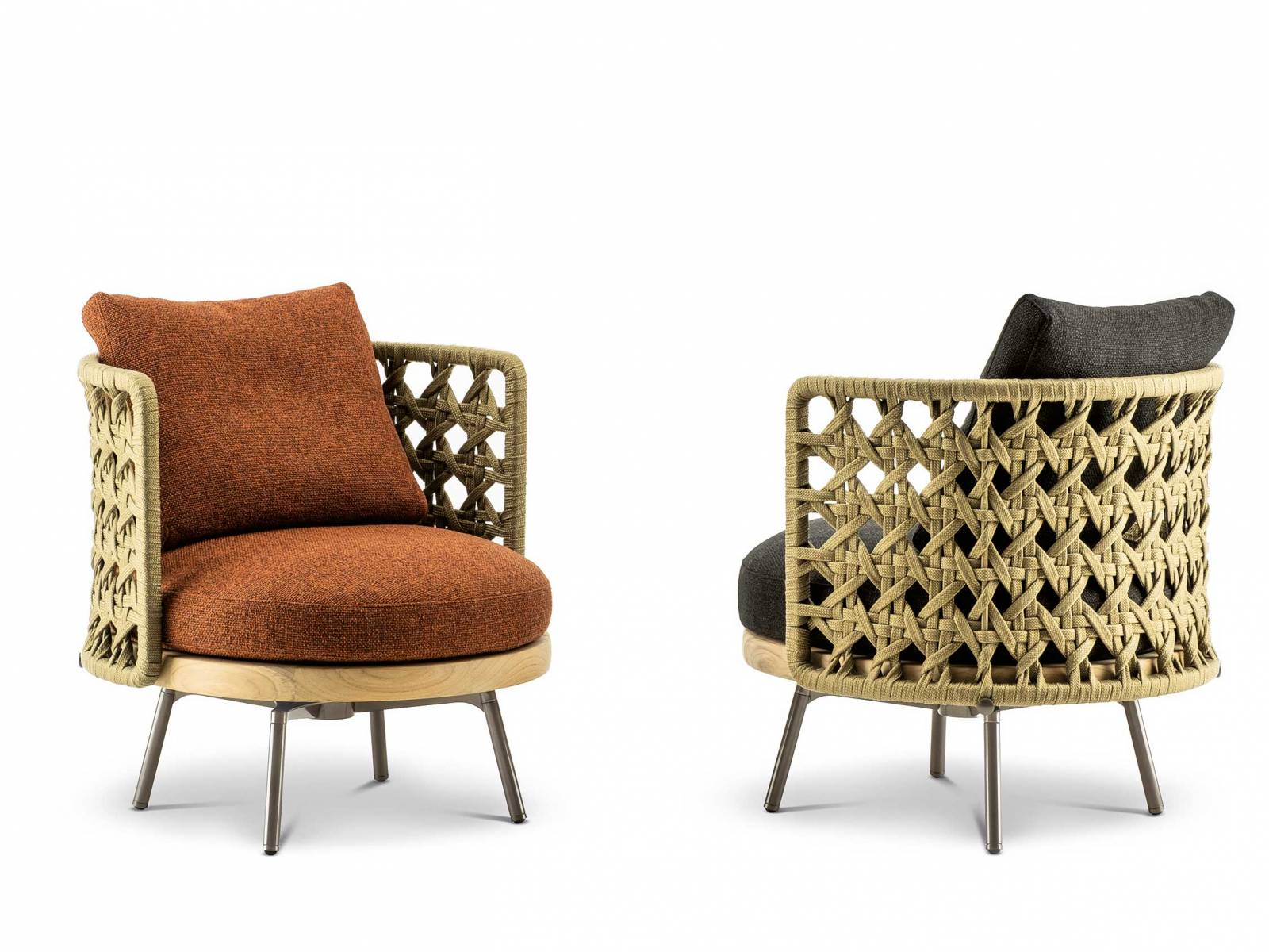 Unverkennbar ist die ikonische Rückenlehne bei «Torii Nest Outdoor» aus geflochtenem Seil, das wie eine Vergrösserung der Maschenweite aussieht. Die Kollektion umfasst Sessel, Sofas und Chaiselongues. Von Nendo Design. MINOTTI.