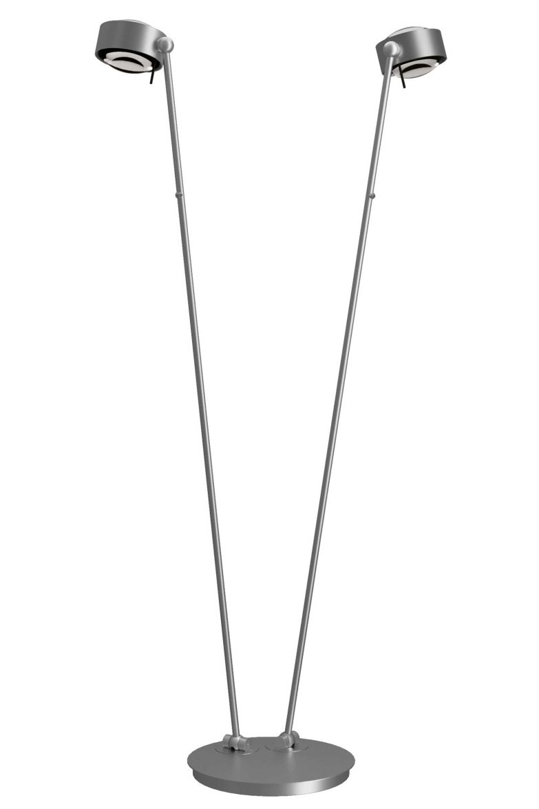 Zwei schwenkbare Arme, jeweils separat schalt- und dimmbar, ­prägen die Leuchte «Puk! Pro Floor Sister» von Top Light. Ihre drehbaren Köpfe mit den charakteristischen Ringen in unterschiedlichen Aus­führungen lenken das Licht durch austauschbare Linsen und Borosilikatgläser präzise nach oben und unten. top-light.de / arteluce.ch
