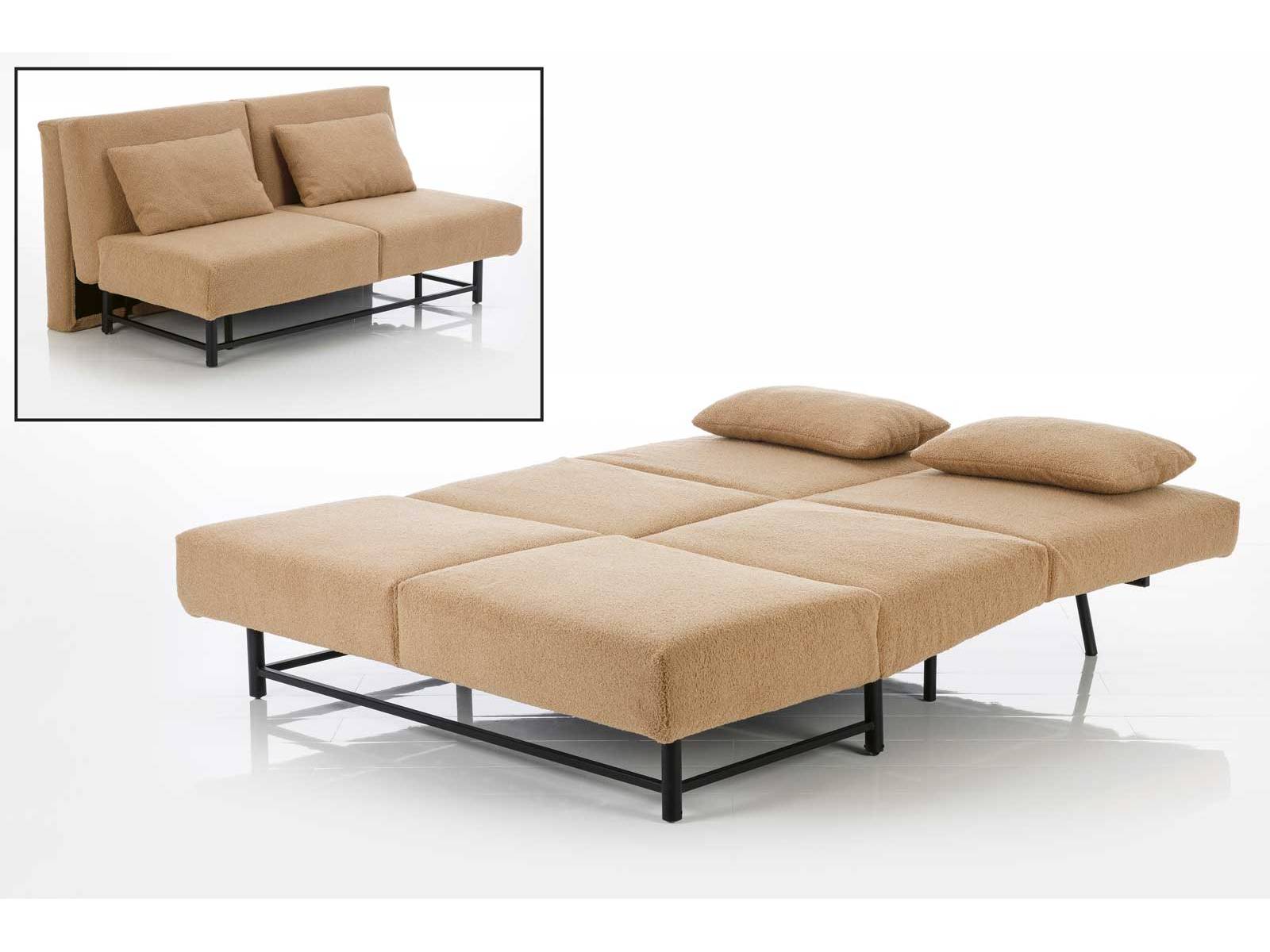 Das Bettsofa «First class» wirkt tagsüber wie ein klarer, eleganter Ruhepol. Mit wenigen Handgriffen entfaltet sich daraus eine grosszügige Liegefläche – ausgestattet mit einem komfortablen Taschenfederkern, der für erholsame Schlafmomente sorgt. Die geteilte Matratze und hochwertige Materialien machen jede Bewegung spürbar komfortabel. BRÜHL.